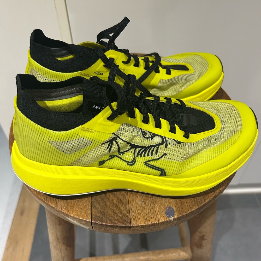 Arc’teryx Norvan LD 3 Trail Running - Womens Size 7. Barely worn.